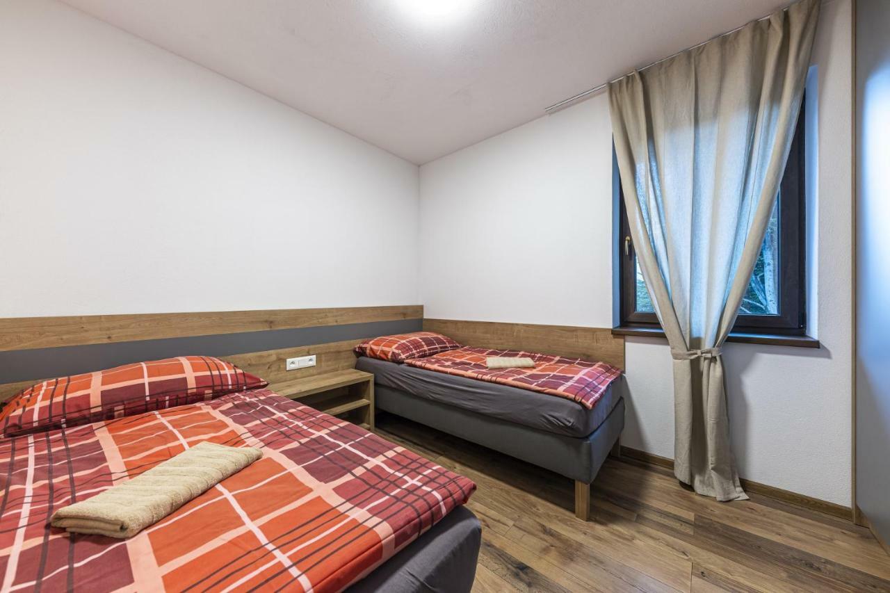 Hôtel Apartmanovy Dom Poludnica - Chopok Juh à Tale Extérieur photo